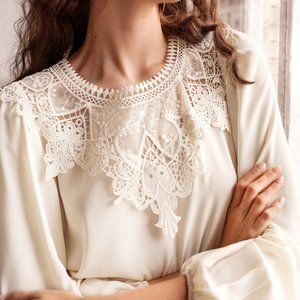 New Frenchy Contrast Guipure Lace Bishop Sleeve Blouse